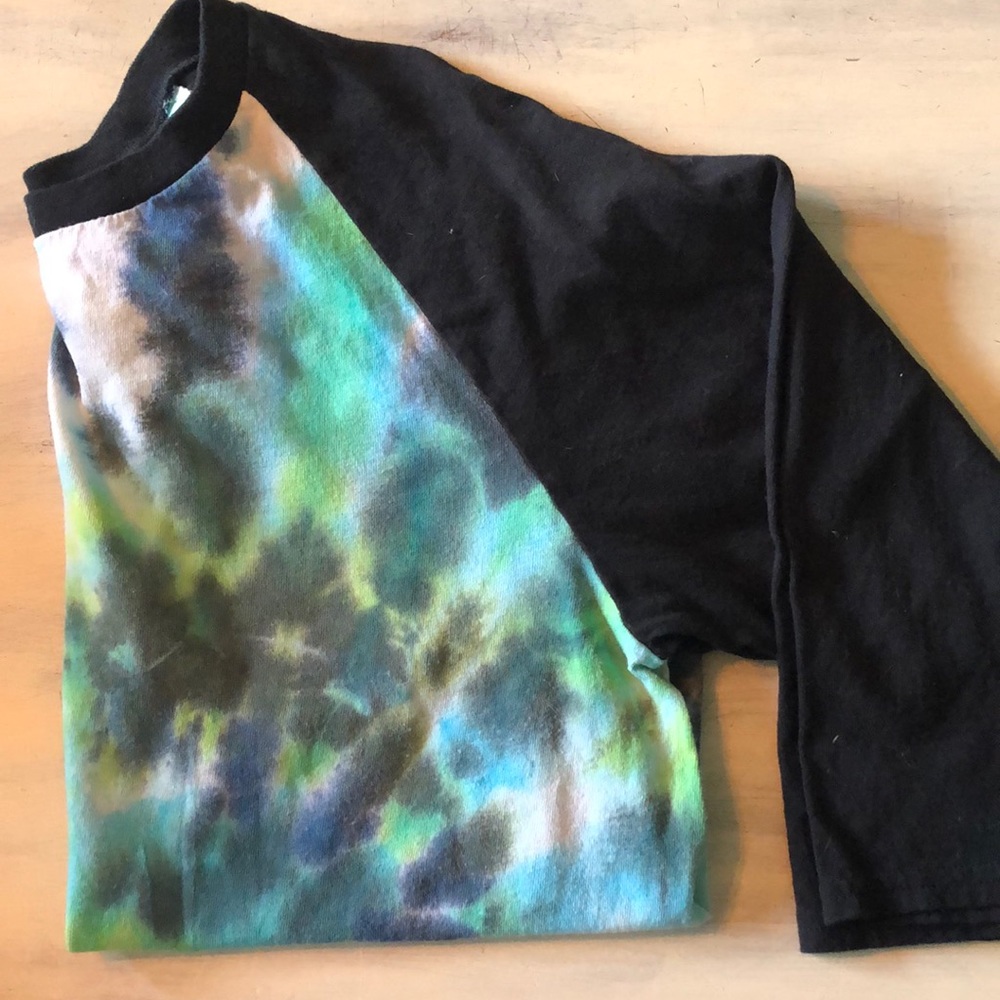 3/4 sleeve tie dye shirt